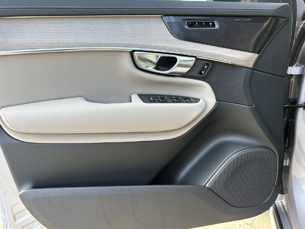New 2026 Aurora Silver Volvo Plus image 10