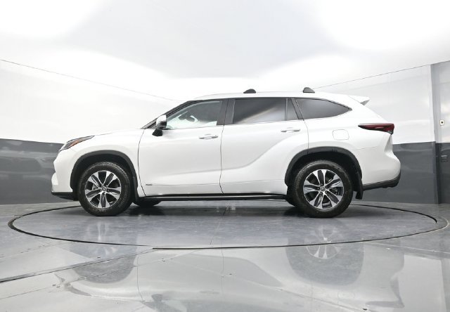 Used 2026 Beige Toyota XLE image 34