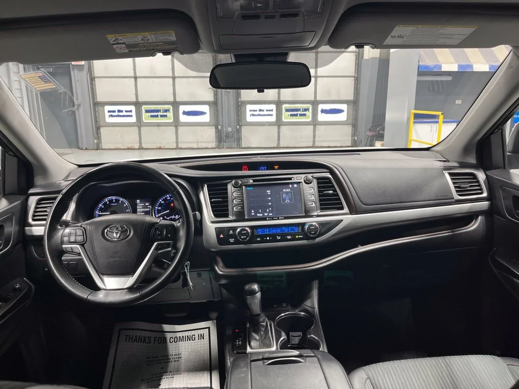 Used 2018 Blizzard Pearl Toyota LE Plus image 29