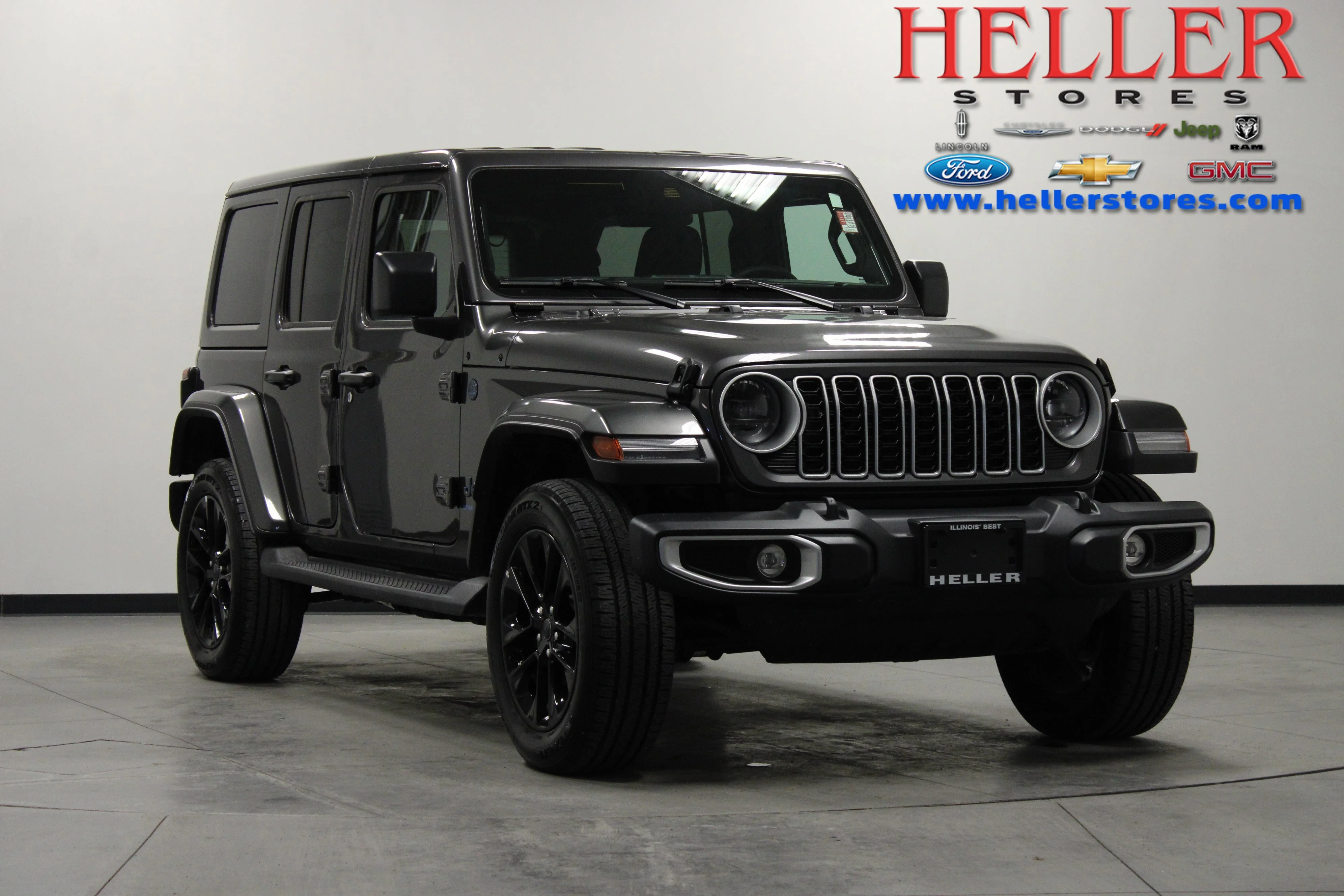 Used 2025 Granite Crystal Metallic Clearcoat Jeep Sahara image 1