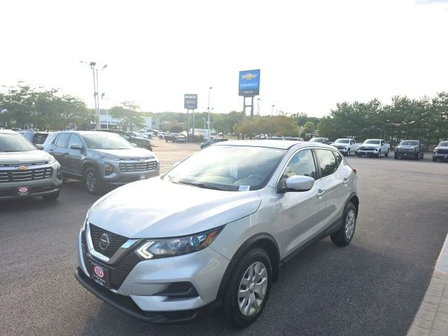 Used 2020 Silver Nissan S image 6