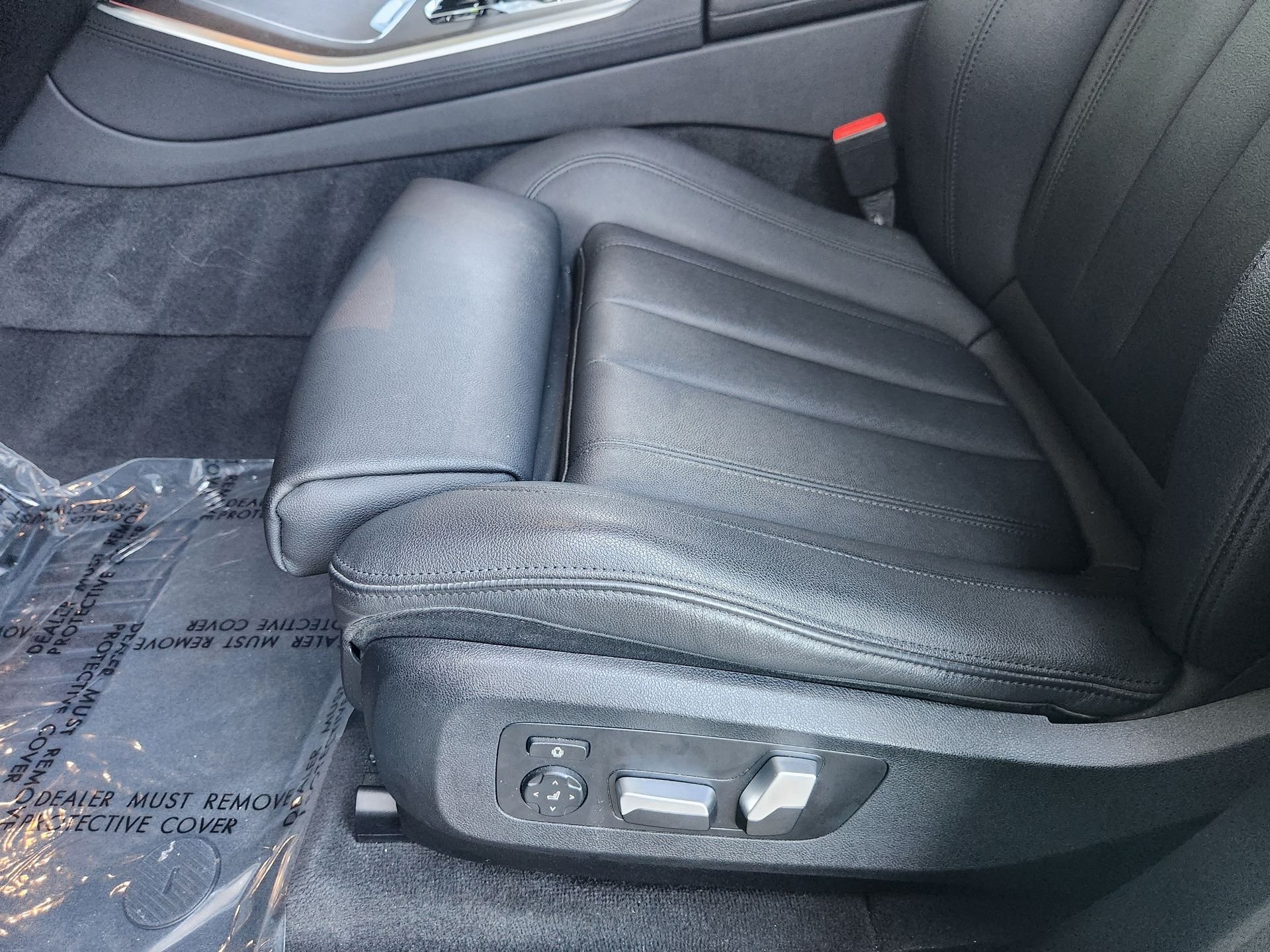 Used 2021 Dark Graphite Metallic BMW sDrive40i image 25