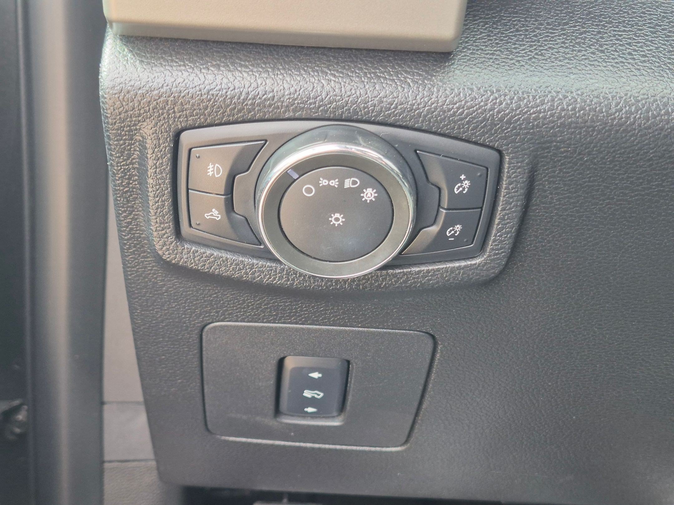 Used 2017 Gray Ford XL image 18