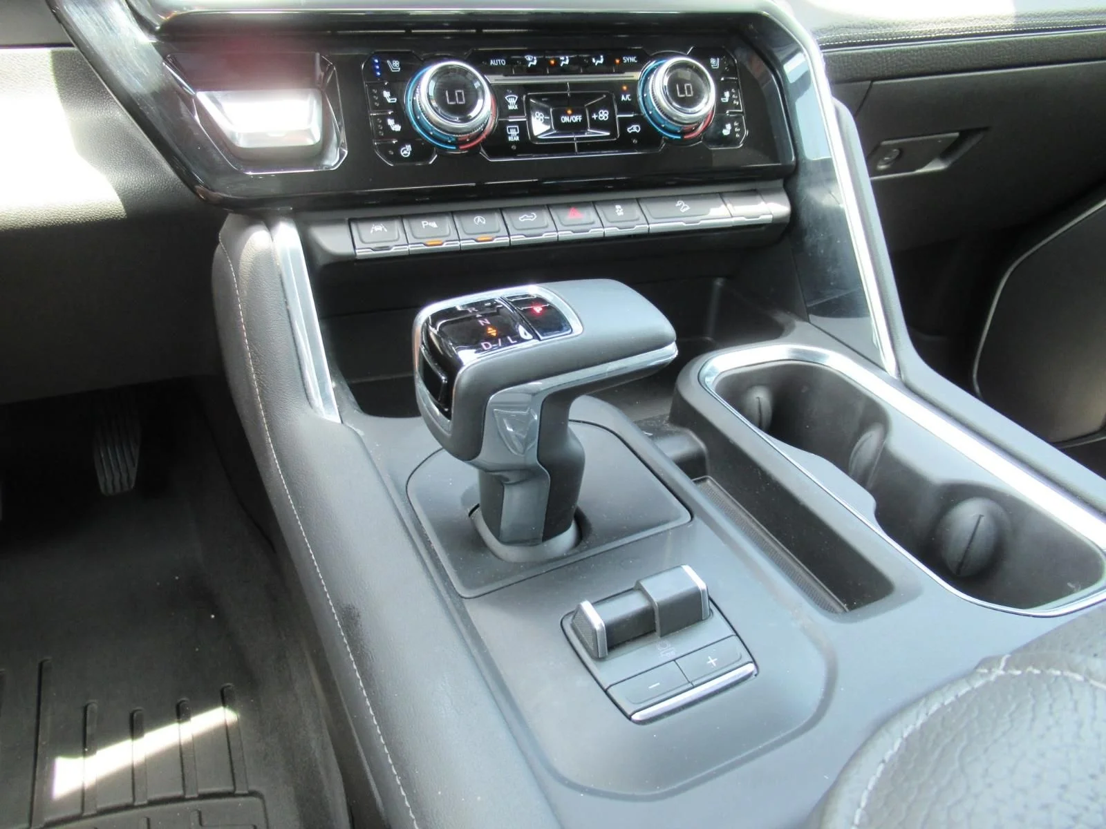 Used 2026  GMC Denali image 27