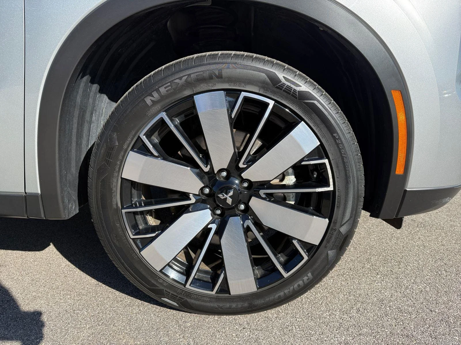 Used 2025 Alloy Silver Metallic Mitsubishi SE image 31