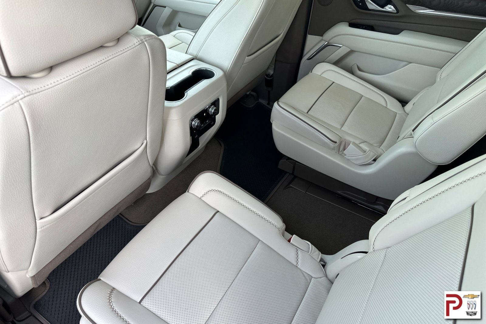 Used 2024 White GMC Denali image 13