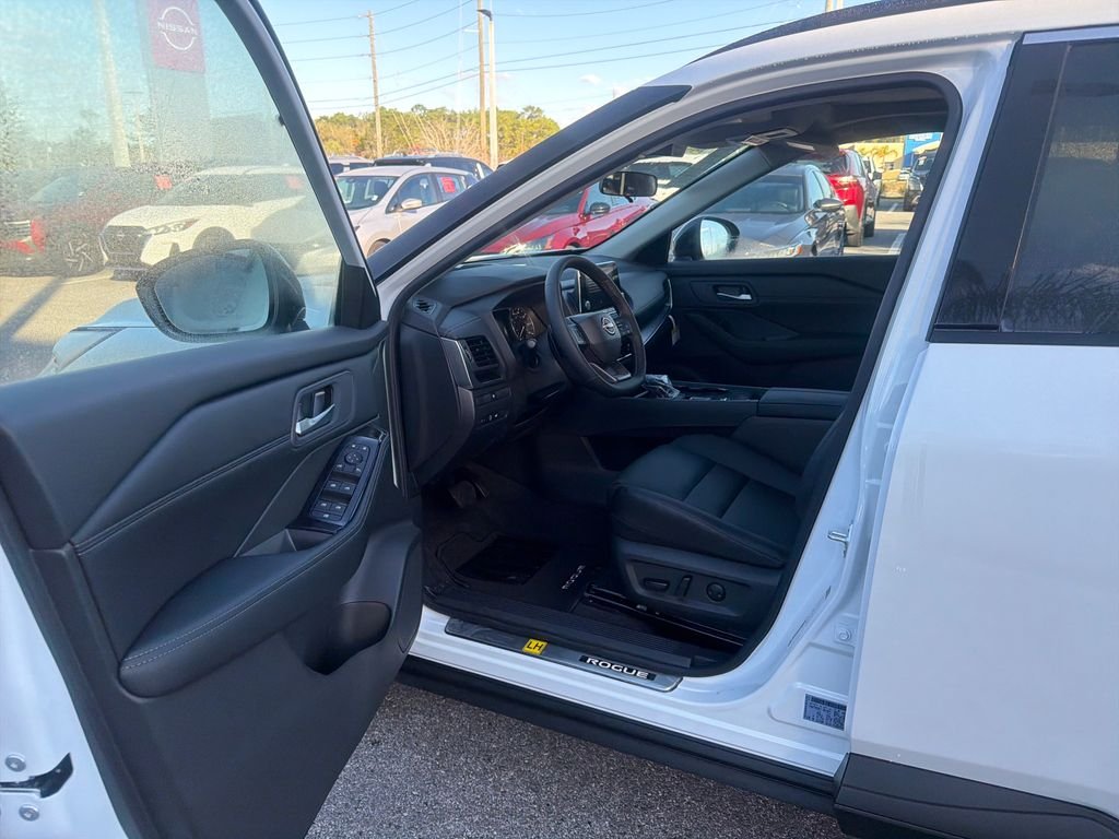 New 2026 Nissan Rogue Dark Armor 4D Sport Utility