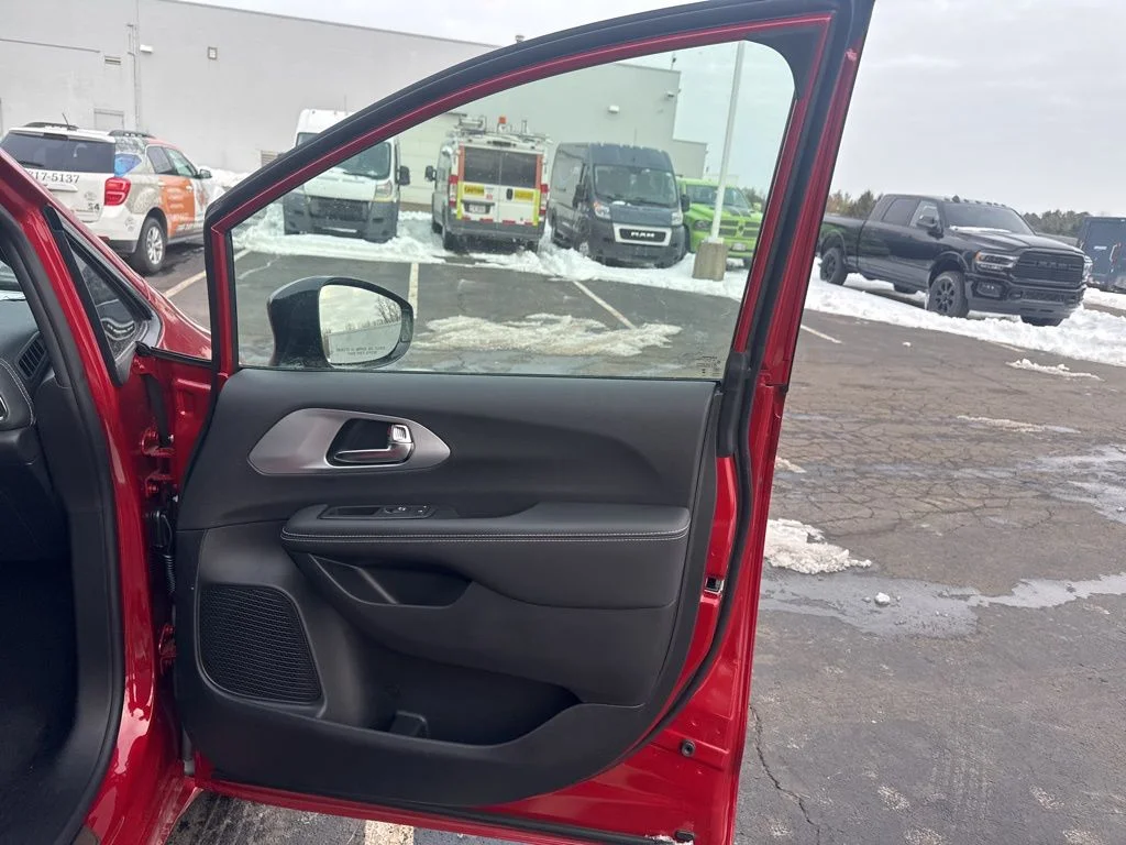 New 2026 Red Hot Pearl-Coat Exterior Paint Chrysler Limited image 53
