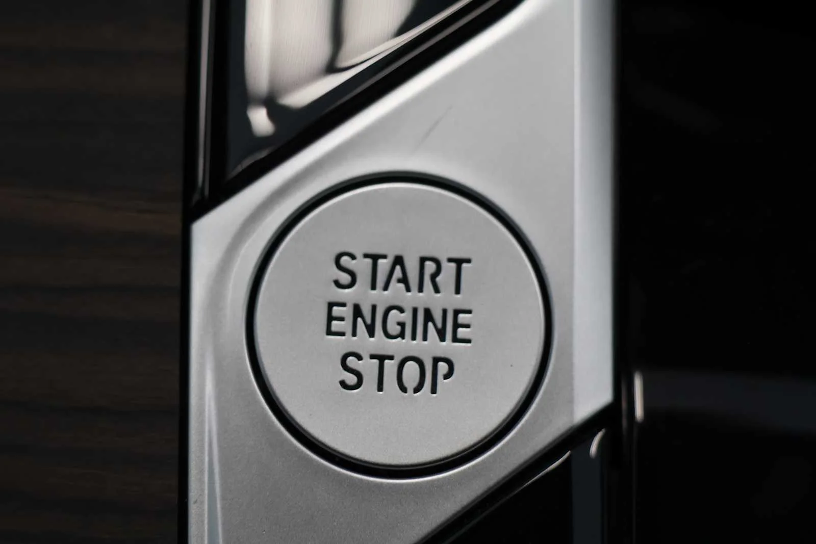 Certified Used 2025 Mineral White Metallic BMW xDrive40i image 14