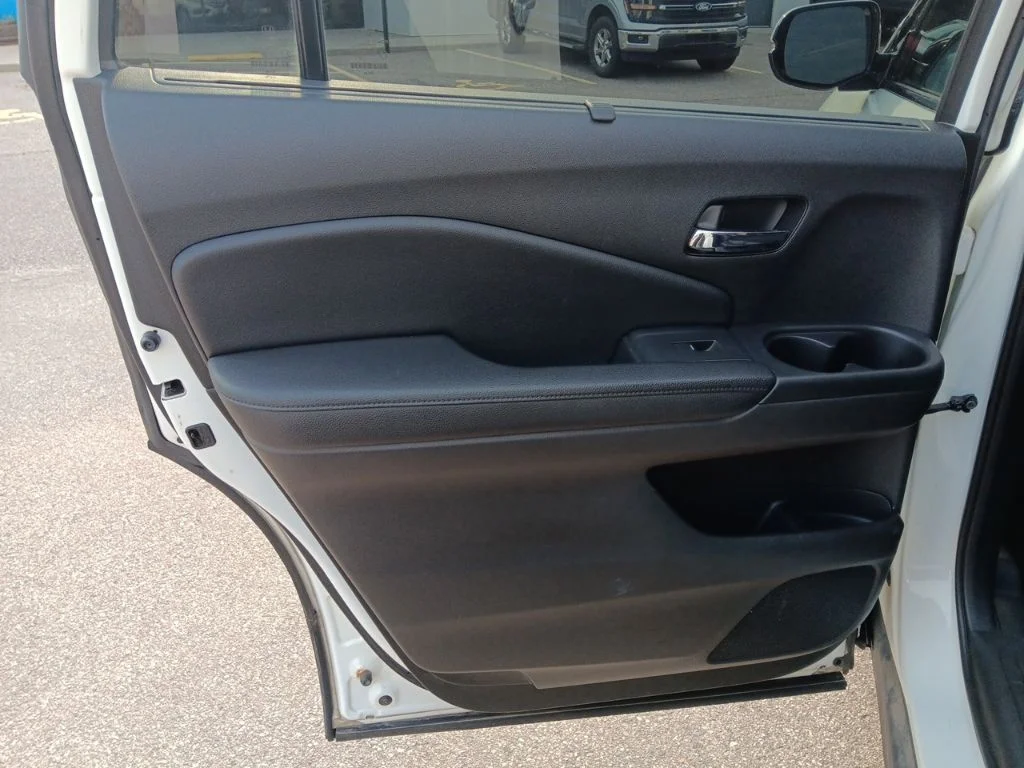 Used 2017 White Diamond Pearl Honda Touring image 29