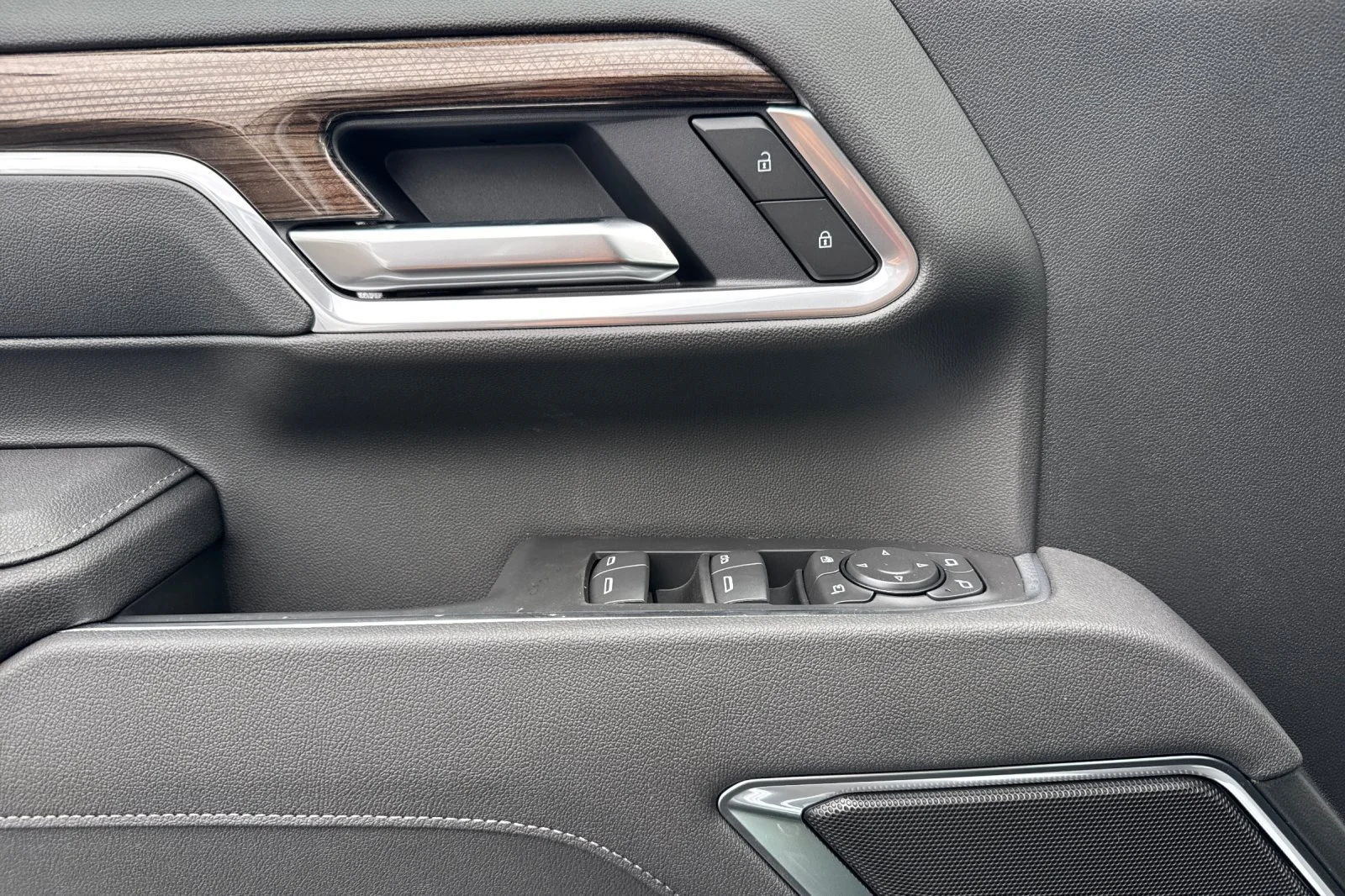 2026 Chevrolet Silverado 2500 HD LT view 10