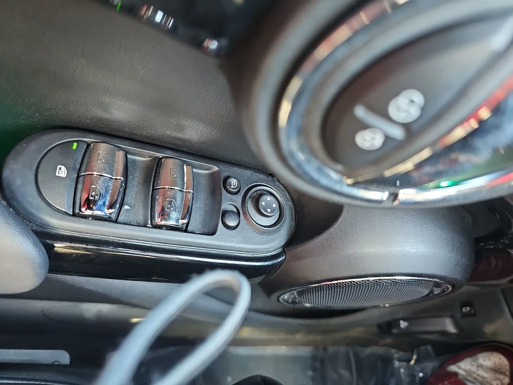 Used 2018 Blue MINI Base image 26