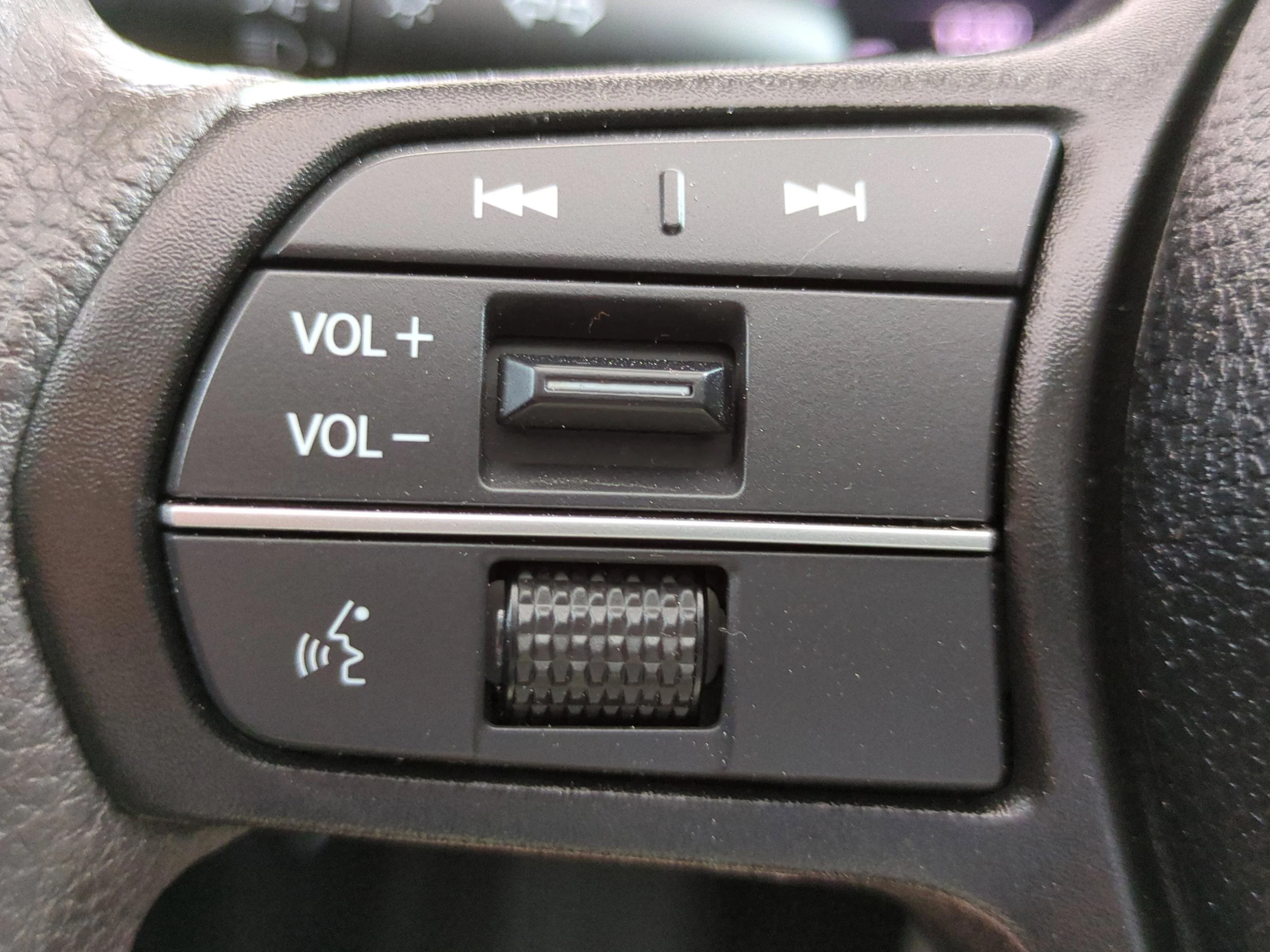 Used 2025 White Honda SE image 23