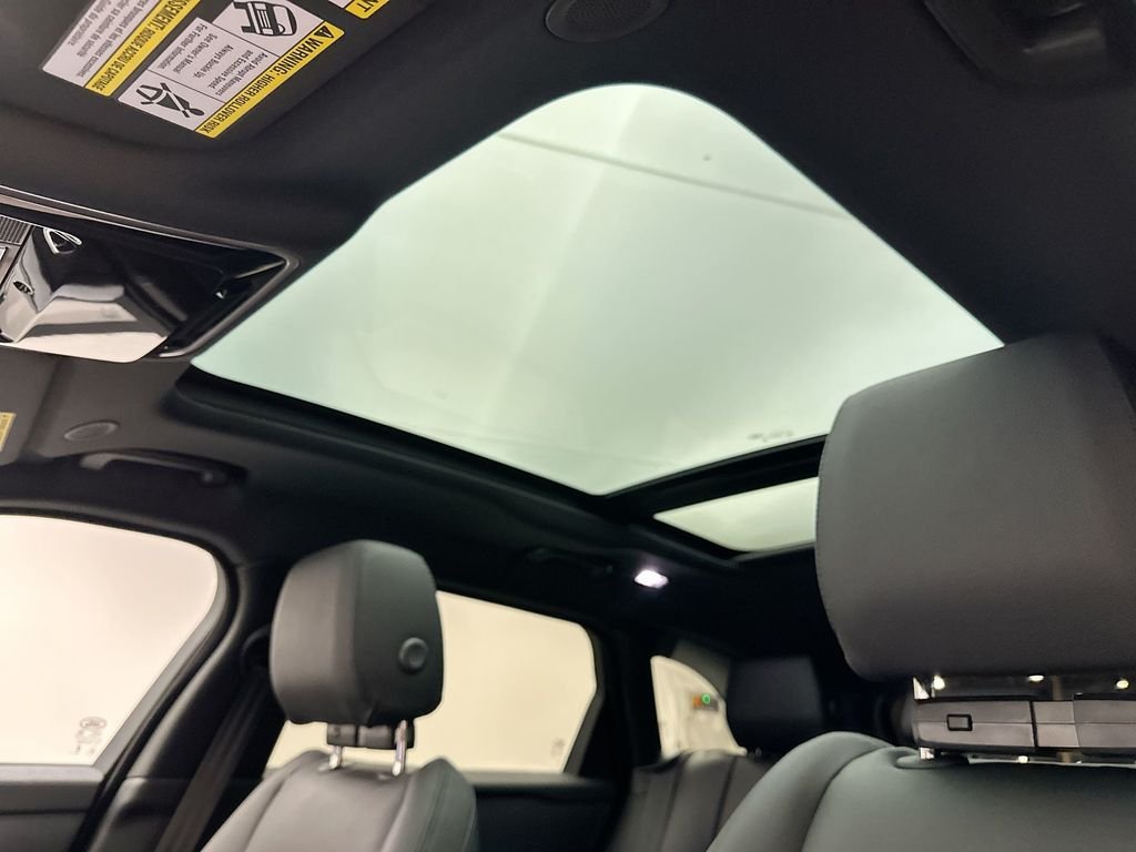Used 2026  Land Rover S image 10