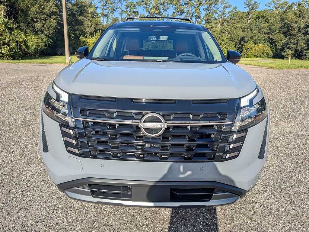 New 2026 Boulder Gray Pearl / Super Black Two-tone Nissan Platinum image 10