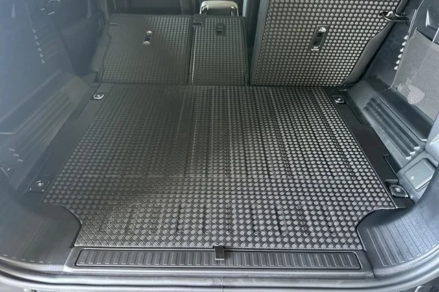 New 2026 Woolstone Green Land Rover S image 14