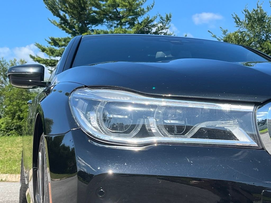 Used 2019 Black Sapphire Metallic BMW 750i xDrive image 10