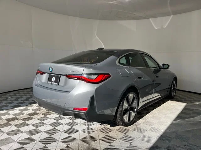 New 2026 Skyscraper Grey Metallic BMW xDrive40 image 7