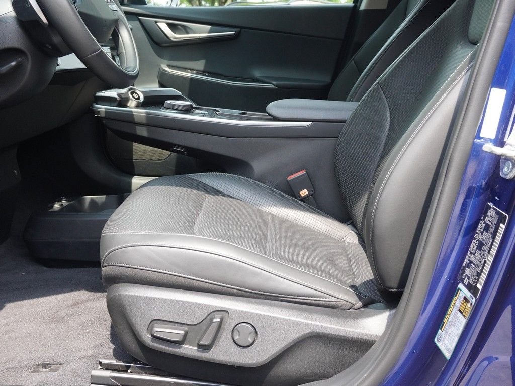 Used 2024 Blue Kia Wind image 25