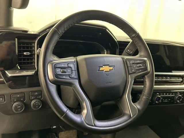 Used 2025 White Chevrolet LT image 8