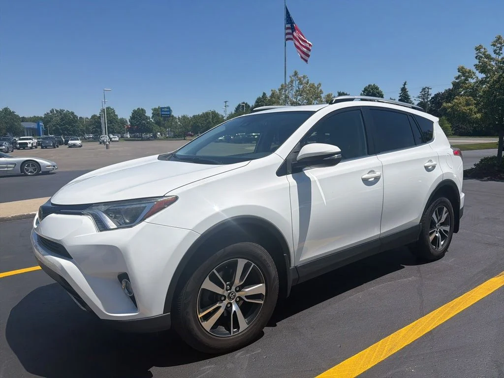 Certified Used 2018 White Toyota XLE image 2