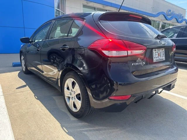 Used 2016 Black Kia LX image 5