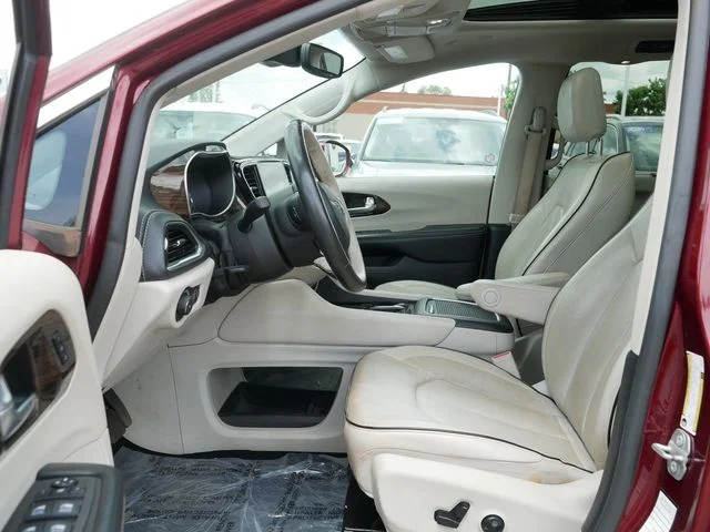 Used 2021 Velvet Chrysler Limited image 13