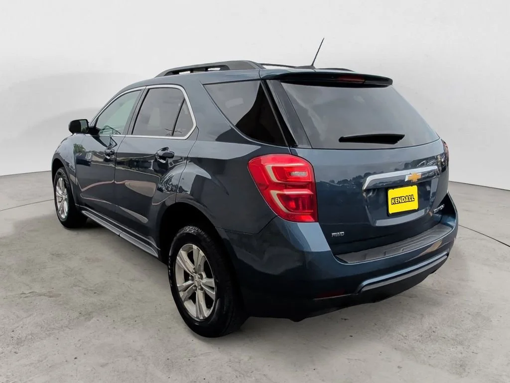 Used 2016 PATRIOT BLUE METALLIC Chevrolet LT image 3