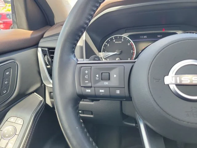 Used 2023 White Nissan SL image 23
