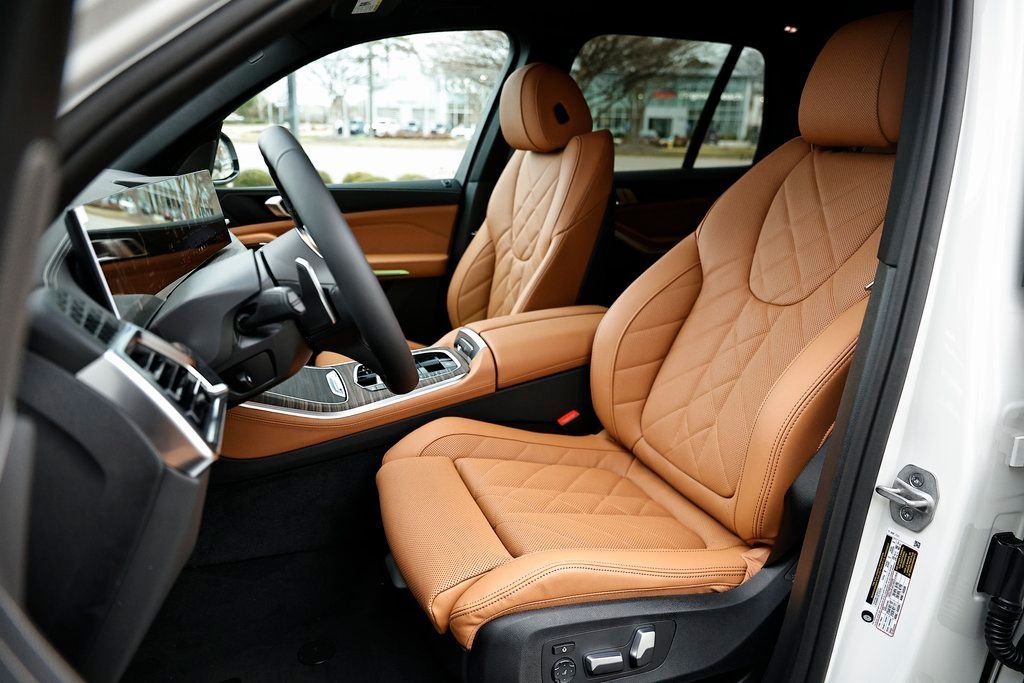 New 2026 Mineral White Metallic BMW sDrive40i image 21