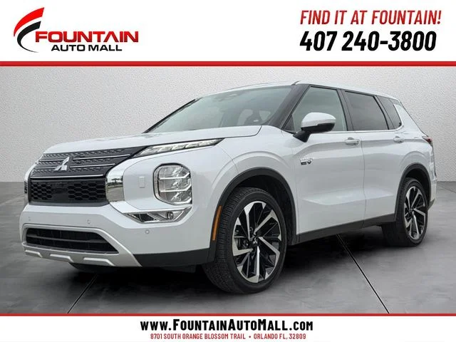Used 2025 White Mitsubishi  image 1