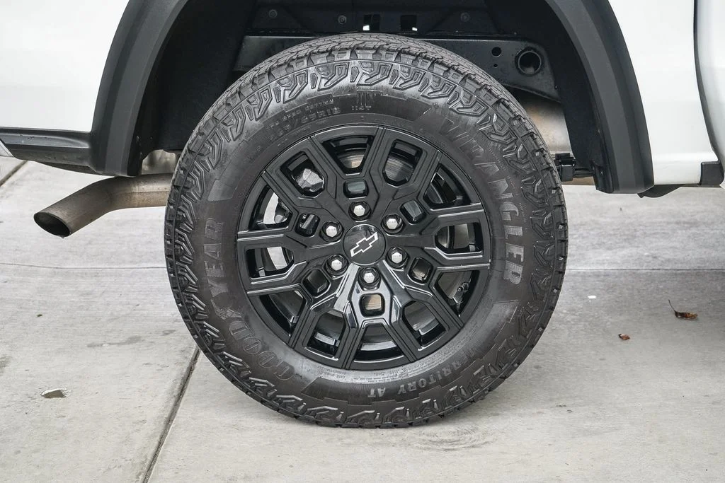 Used 2025 White Chevrolet Trail Boss image 11