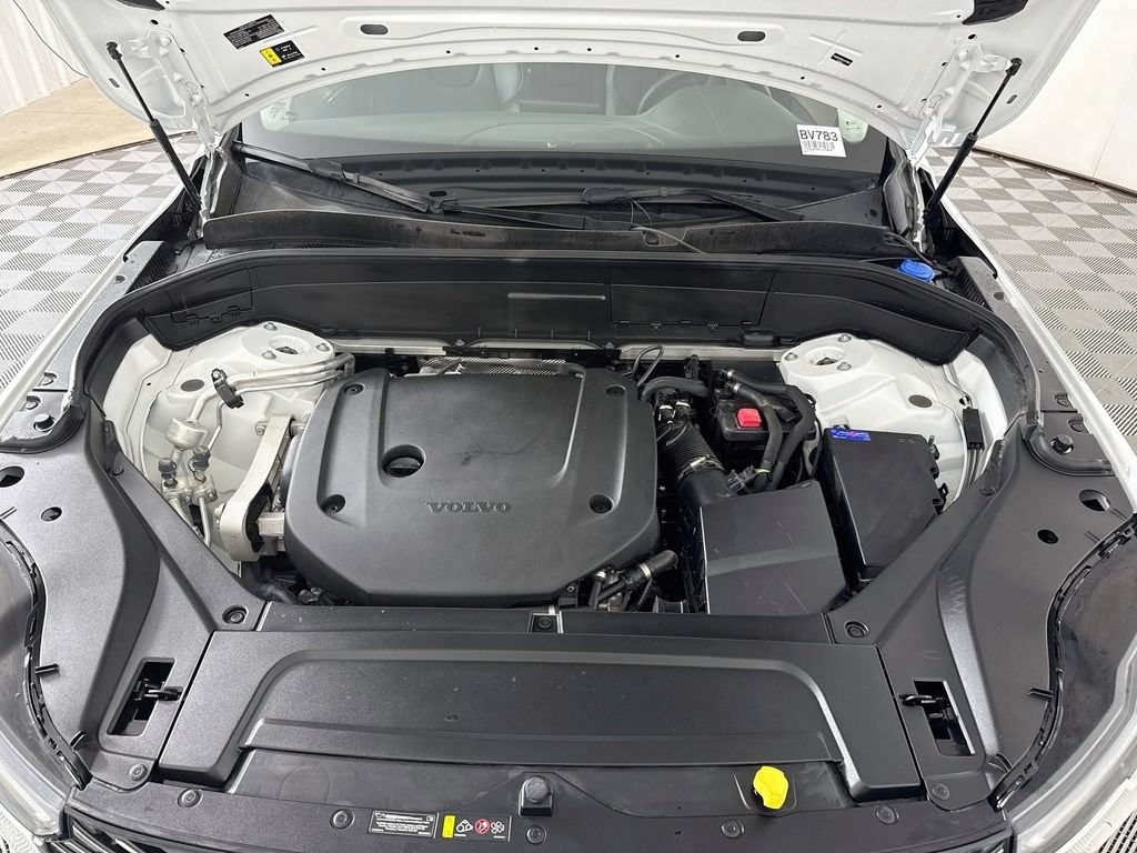Used 2025 White Volvo Plus image 32