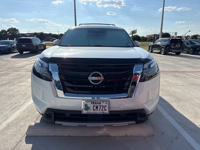 Used 2025 White Nissan Platinum image 5