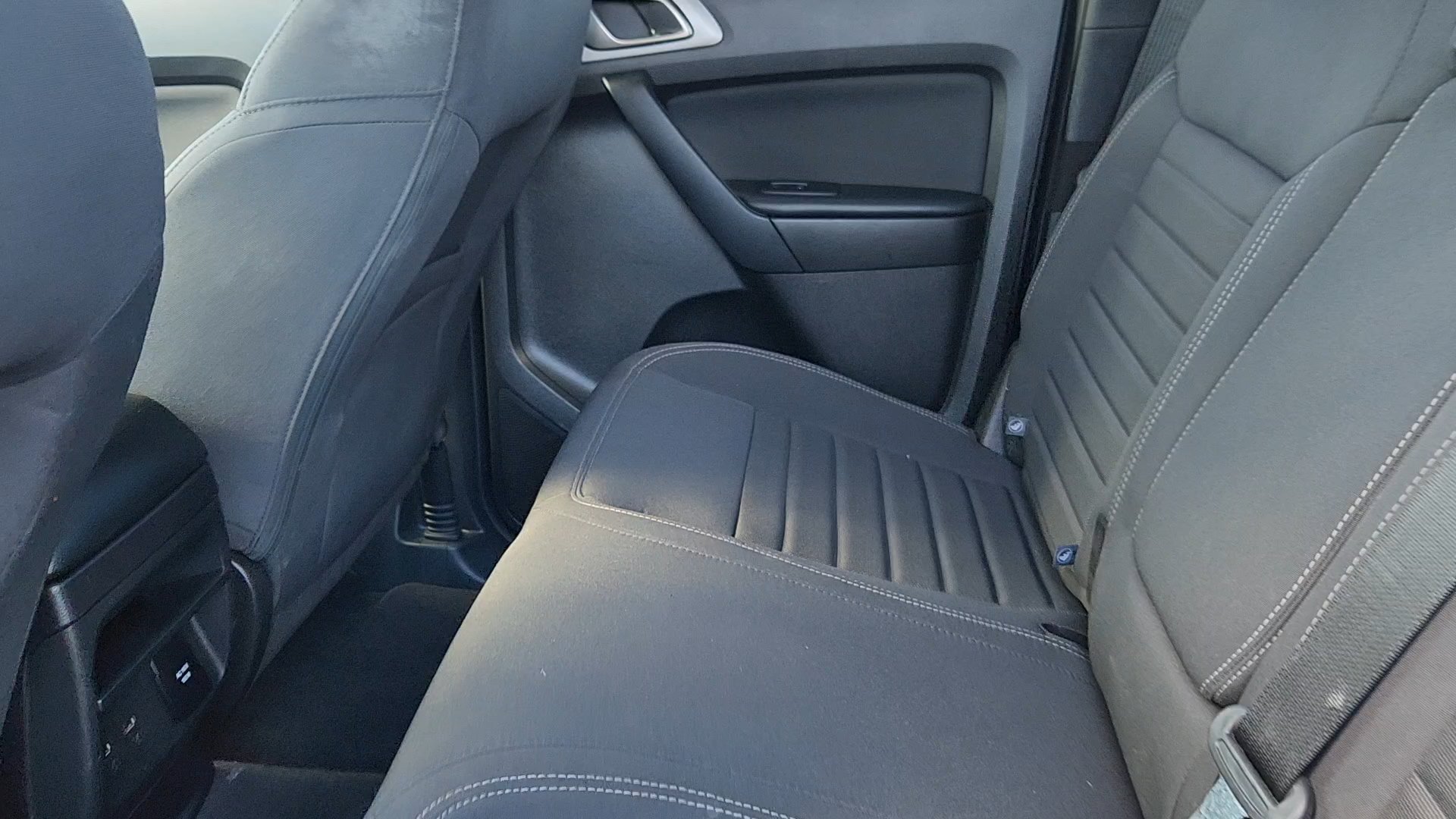 Used 2023 Oxford White Ford XLT image 25