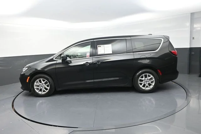 Used 2023 Black Chrysler Touring L image 6