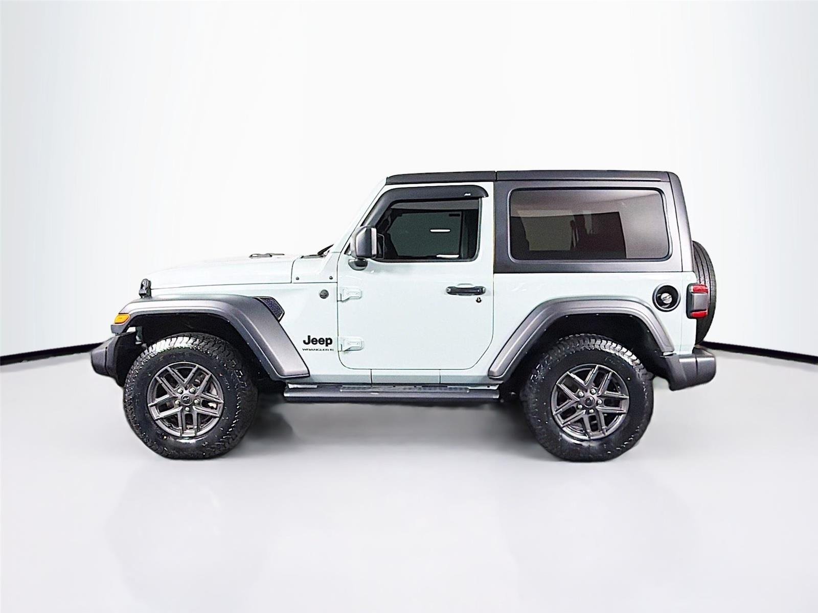 Used 2024 Earl Clearcoat Jeep Sport S image 4