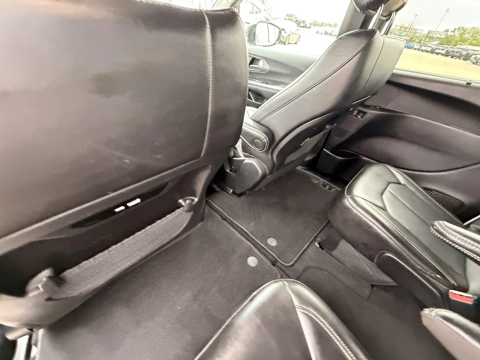 Certified Used 2025 Bright White Clearcoat Chrysler Select image 22