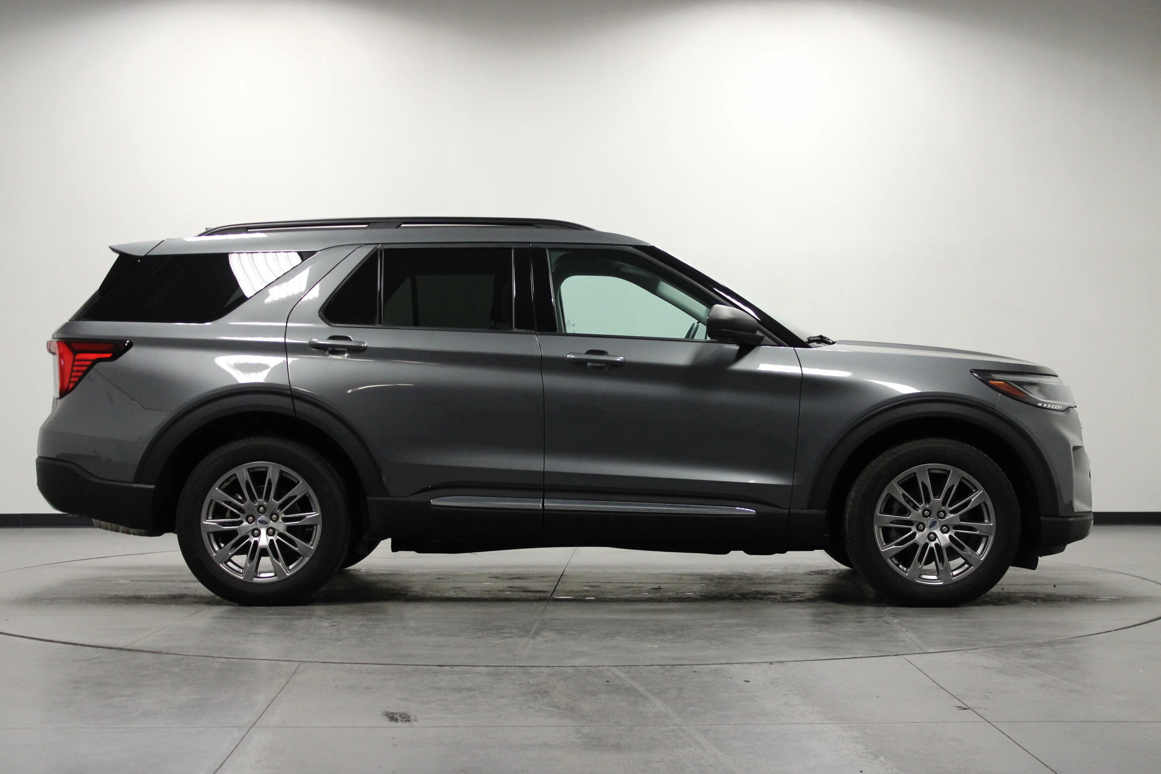 Used 2025 Carbonized Gray Metallic Ford Active image 3