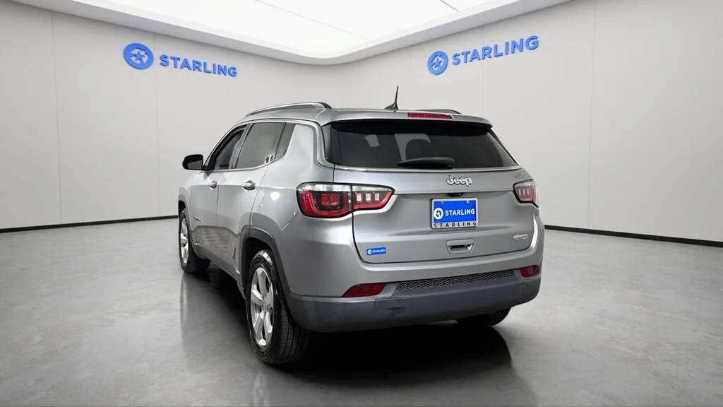 Used 2020 Silver Jeep Latitude FWD image 6