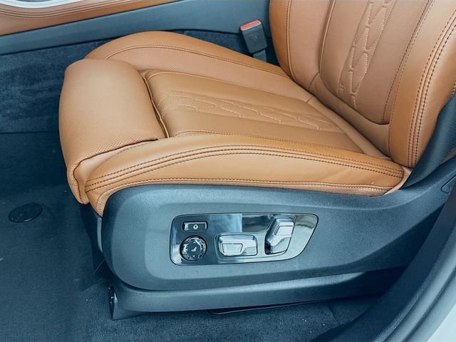 Used 2026 White BMW M60i image 20