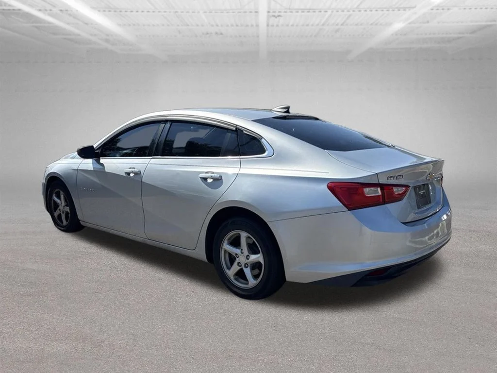 Used 2018 Silver Chevrolet LS image 4