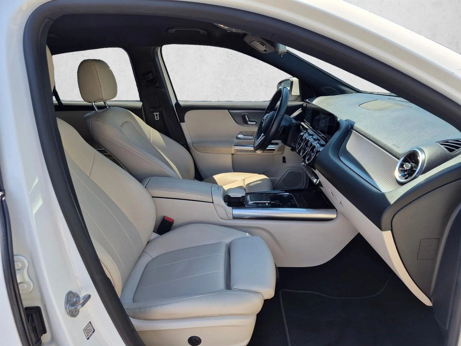 Used 2021 Polar White Mercedes-Benz GLA 250 image 18