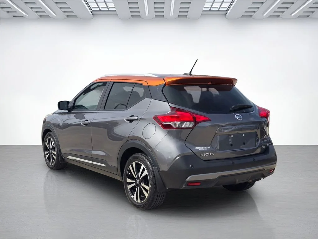 Used 2020 Gray Nissan SR image 5