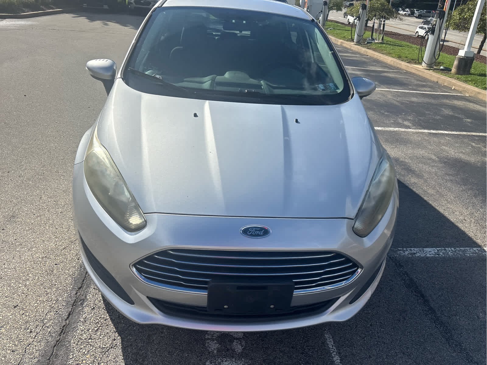 Used 2015 Ingot Silver Ford SE image 2