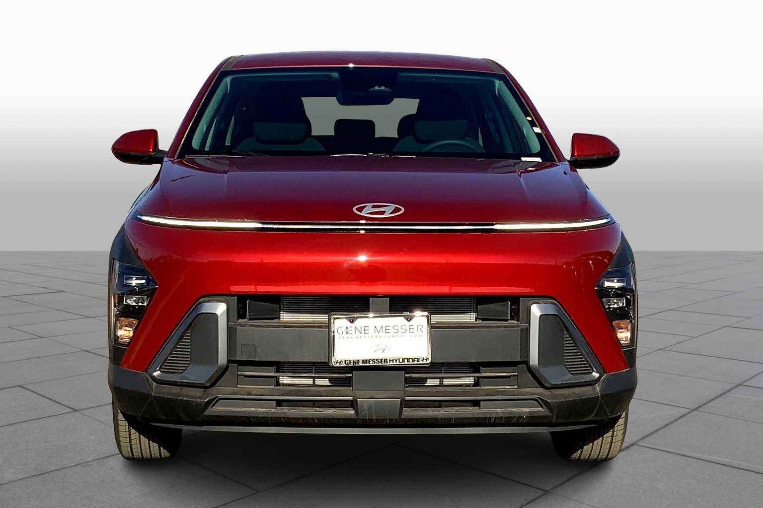 Used 2025 RED Hyundai SE image 3
