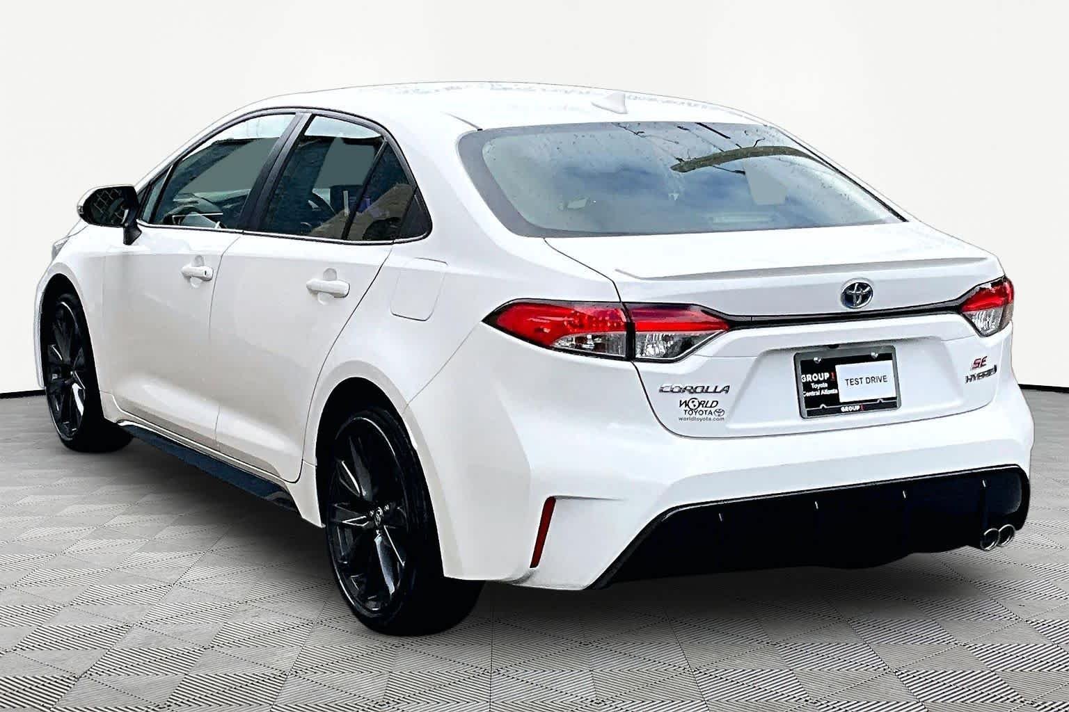 Used 2024 Ice Cap Toyota Hybrid SE image 12