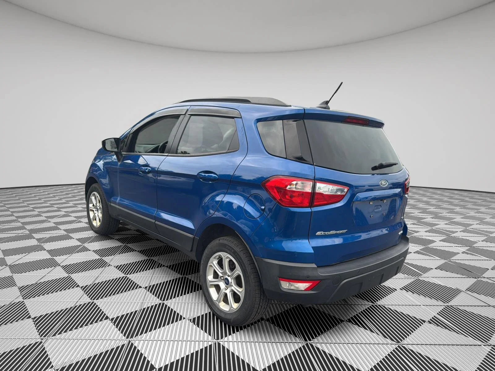 Used 2019 Lightning Blue Ford SE image 3