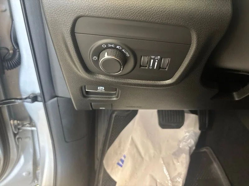 New 2026 Silver Zynith Exterior Paint Jeep Laredo X image 35