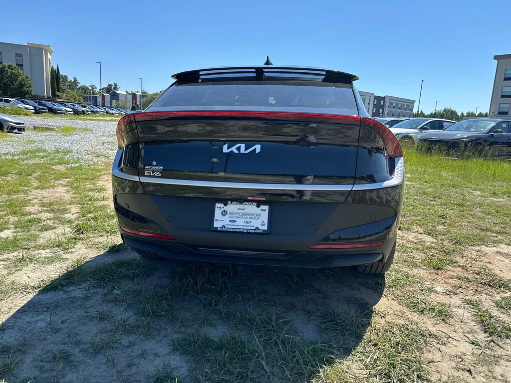 New 2025 Black Kia Light image 4